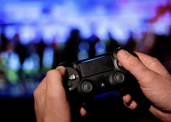 Stock falls 6% despite Q3 sales record