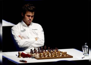 Dramatic final game leaves Carlsen out in front | Chess News
