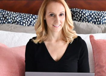 This banking VP quit her job to become a life coach for corporate moms