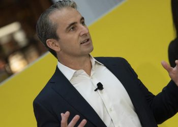 Half-year profit drops to AU$4.9b for Commonwealth Bank