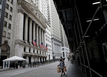 Stocks extend pullback from record highs; oil rally pauses