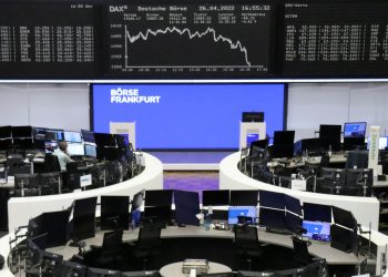 EU stocks mindful, on course for winning week