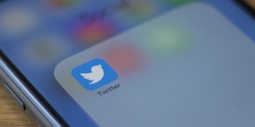 Revolution in Twitter: Elon Musk claims Twitter has actually had huge revenue decrease as marketers stop spending